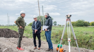 Maximiliano Wesner visitó la obra de pavimentación de Avenida La Rioja