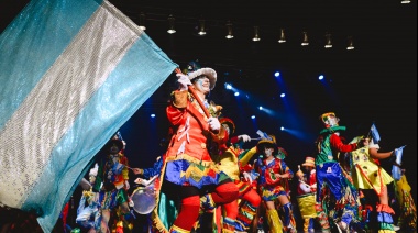 El Teatro Municipal se vistió de gala para conmemorar un nuevo aniversario de la Revolución de Mayo