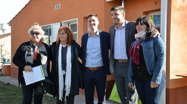Luego de reclamos y acampe de vecinos, Galli entregó 11 viviendas del barrio UOCRA
