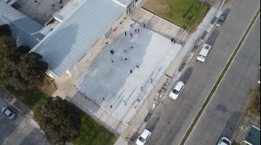 El intendente Wesner visitó la Escuela N° 49 y recorrió el nuevo playón