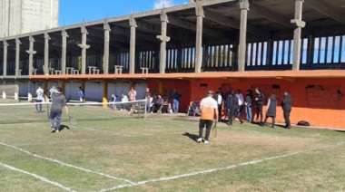 Inauguraron una cancha de tenis en la Unidad 27 de Sierra Chica