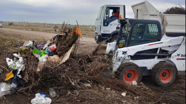 El Municipio lleva a cabo la limpieza de micro basurales a cielo abierto sobre Calle 2