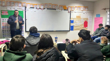 Defensa al Consumidor continúa su itinerario por escuelas secundarias de Olavarría