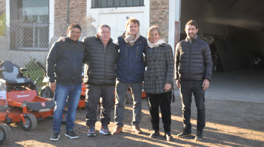 El Municipio hizo entrega de tractores corta césped a Delegaciones de localidades