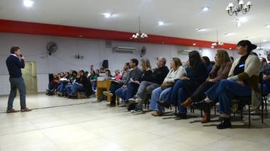 Más de 250 docentes, no docentes y auxiliares acompañaron a Maxi Wesner en un encuentro de educación