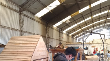 En la cárcel de Trenque Lauquen elaboraron dos casitas de madera para el Jardín de Infantes N° 901