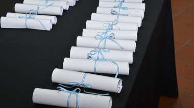 Profesionales de la salud recibieron sus diplomas de finalización de residencias médicas