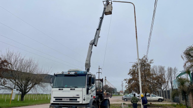 El Municipio avanza con la colocación de nueva luminaria LED en el Parque Industrial I