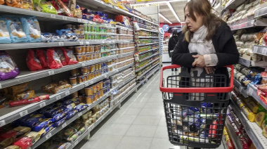 Las ventas en supermercados cayeron 2,1% en julio, según el Indec