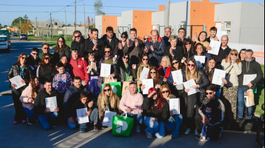 El intendente Maximiliano Wesner entregó 21 nuevas viviendas del barrio CECO III