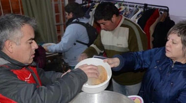 Red Solidaria asistió con un plato de comida a 75 personas en la noche más fría del año