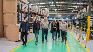 El intendente Wesner visitó Galasur y Bolsas Olavarría junto a la diputada Julia Strada