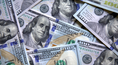 La fiebre por el dólar se modera, pero sigue en niveles insostenibles