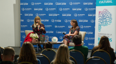 La Feria Libros en Olavarría y el Festival del Libro cerraron su primera jornada con la presentación de Florencia Canale