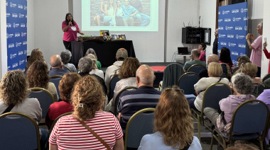 La Feria Libros en Olavarría y el Festival del Libro cerraron su primera jornada con la presentación de Florencia Canale