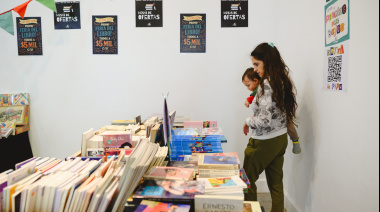 La Feria Libros en Olavarría y el Festival del Libro cerraron su primera jornada con la presentación de Florencia Canale