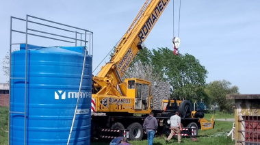 Se llevó a cabo el recambio y montaje del nuevo tanque de agua de la Escuela Técnica Nº 2