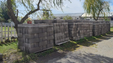 En una cárcel bonaerense de Sierra Chica fabricaron bloques de concreto para proyectos solidarios