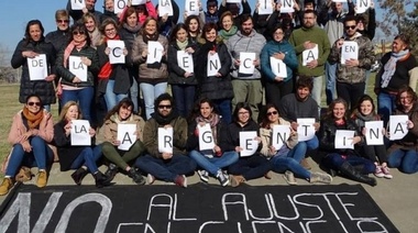 Científicos locales de la UNICEN pidieron “No a la extinción de la ciencia” y criticaron la gestión de Macri