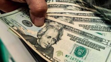 El dólar cotiza a $61 pesos en el Banco Nación, con una devaluación del 30 por ciento del peso argentino