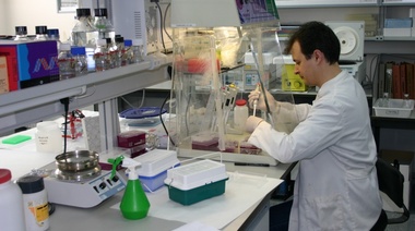 Laboratorios Bioquímicos reclamaron ante los "costos insostenibles" y responsabilizaron a IOMA y PAMI por el desfasaje en los pagos