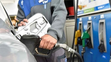 Fin del congelamiento: El Gobierno autorizó un aumento del 4% en los combustibles