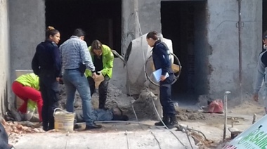 Accidente laboral: Un joven albañil sufrió heridas de consideración en una obra en construcción