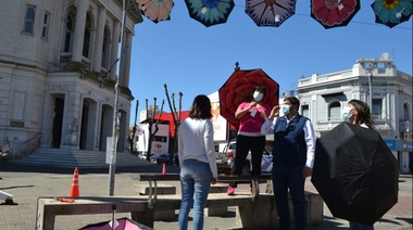 Se presenta la instalación “Florece” en el Paseo Jesús Mendía