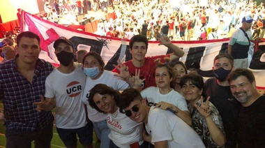 Vergel junto a radicales de Olavarría en el acto de la Unión Cívica Radical