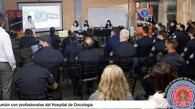 Profesionales del Hospital de Oncología realizaron una capacitación al Cuerpo de Bomberos