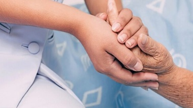 Cuidados paliativos: qué dice la nueva ley para pacientes y familiares