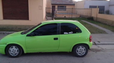 Secuestraron un auto: el conductor circulaba sin papeles y había cruzado un semáforo en rojo