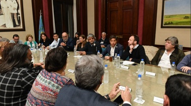 El gobierno provincial ratificó que volverá a reunirse con docentes y estatales