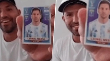 El  Kun Agüero reaccionó de forma divertida cuando le tocó la figurita de Leo Messi