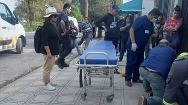 En Azul: Una mujer fue agredida brutalmente por su pareja en la vía pública