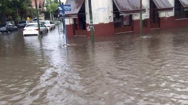 Casi 2 mil evacuados y un bebé muerto en las inundaciones que afectan a la Provincia