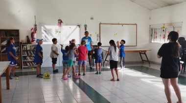 Se llevó a cabo una clase de malabares en barrio Facundo Quiroga II