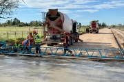 Comenzó el hormigonado de la obra de pavimentación de la avenida La Rioja