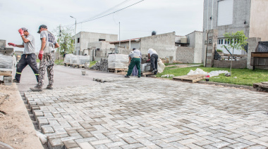 El Municipio avanza con la obra de pavimento intertrabado en Loma Negra