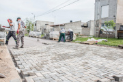 El Municipio avanza con la obra de pavimento intertrabado en Loma Negra