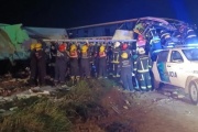 Tragedia en Ruta 3: al menos cuatro muertos tras el choque frontal de un camión y un micro de larga distancia
