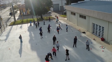 El intendente Wesner visitó la Escuela N° 49 y recorrió el nuevo playón