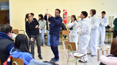 Estudiantes secundarios se preparan para vivir Sociales en Acción 2025