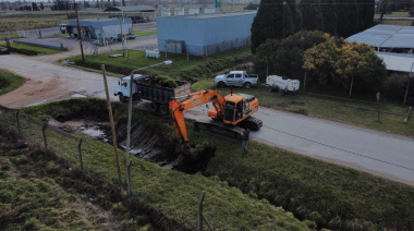El Municipio avanza con la limpieza de canales de los sectores II y V del Parque Industrial