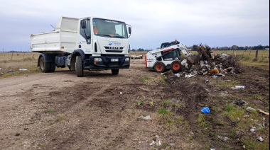El Municipio lleva a cabo la limpieza de micro basurales a cielo abierto sobre Calle 2