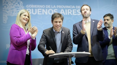 Kicillof formalizó la transferencia de $37.549 millones para los 135 partidos bonaerenses