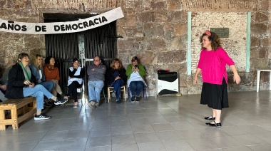 Se presentó el unipersonal “El amor es un cuento” en las Unidades Sierra Chica y Urdampilleta