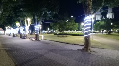 El Municipio invirtió más de 6 millones de pesos en las luminarias de la Plaza Central