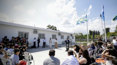 Axel Kicillof puso en funcionamiento el edificio educativo N° 250