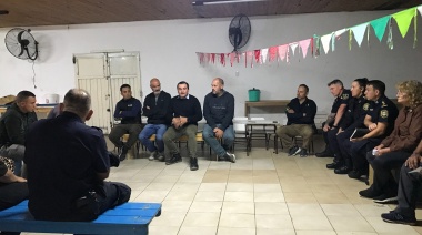 Funcionarios municipales se reunieron con vecinos del Barrio Hipólito Yrigoyen